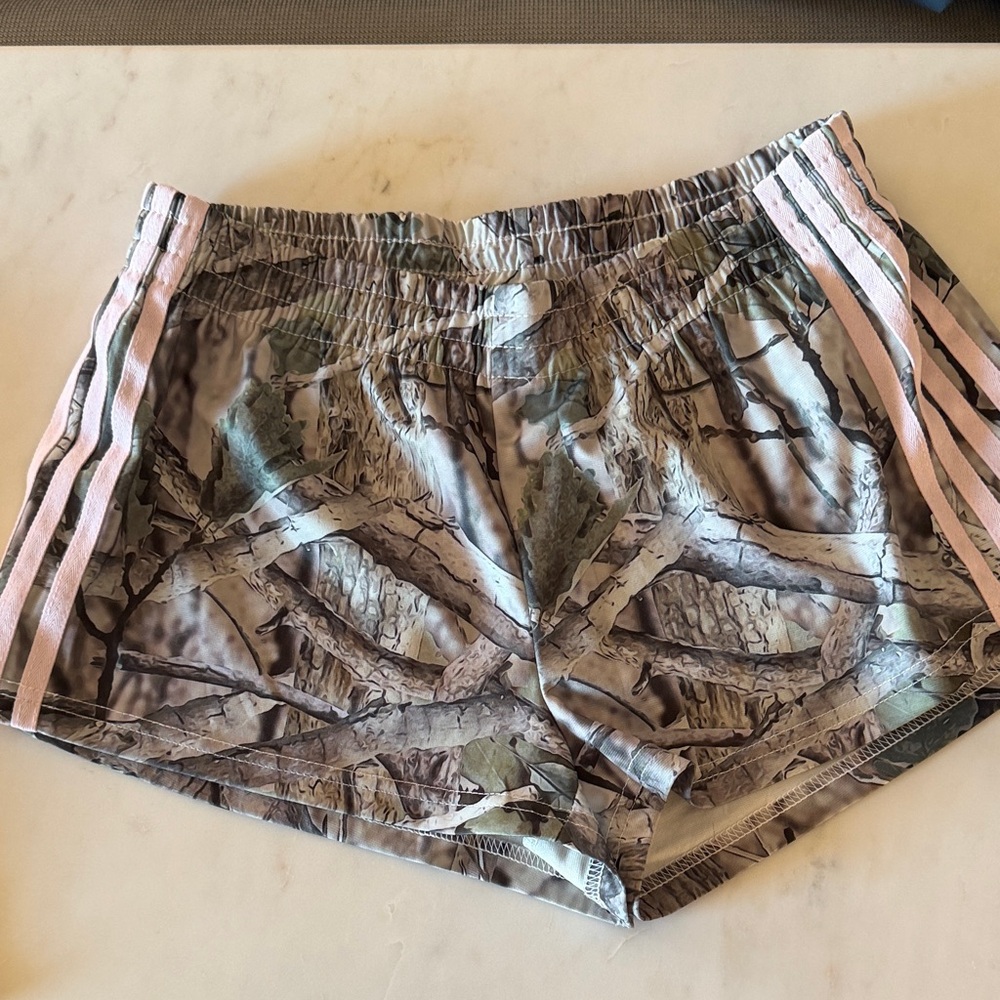 Edikted Camo Print Women's Shorts with Pink Stripes